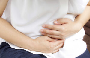 激辛料理を食べた時に襲う腹痛!このお腹の痛みはあとどれくらい?食べたものがウンチになるまでの時間など解説!